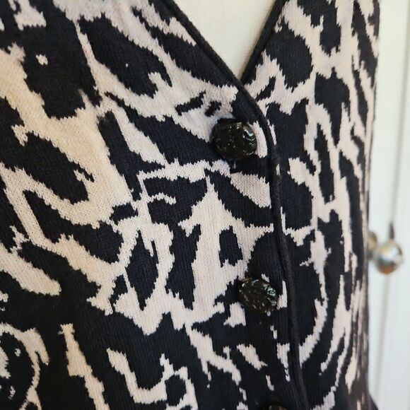St. John Collection Cardigan Vneck Buttons Black & White Animal Print No Label - Picture 2 of 9